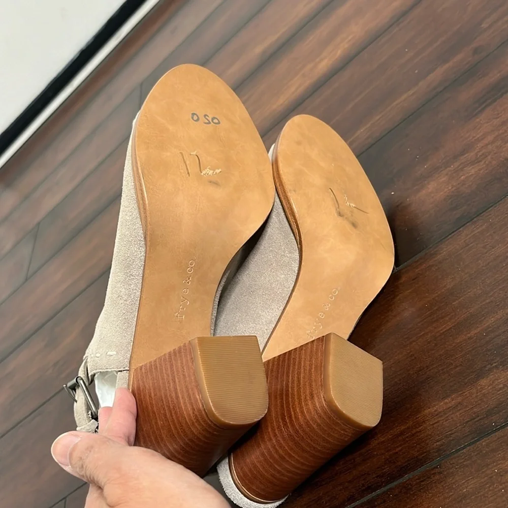 NWOB Frye & Co Donna Suede Peep Toe Ankle Booties in Ash Light Tan Size 11 Boho